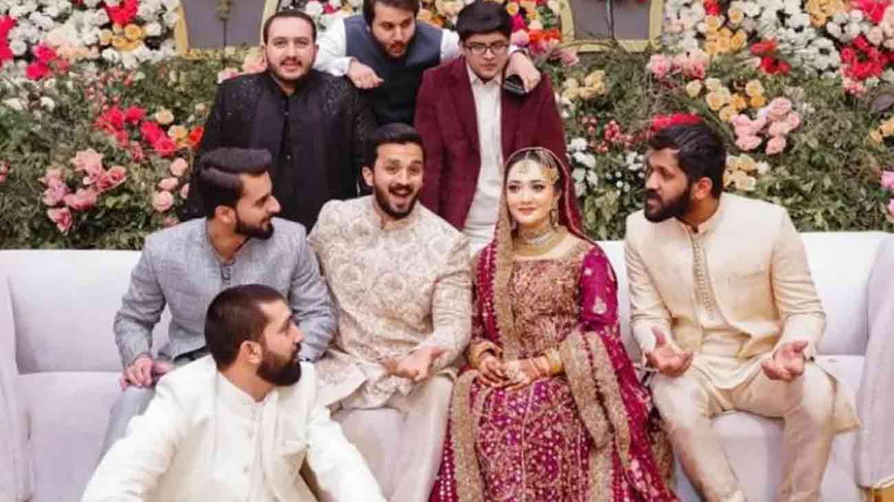 رجب بٹ کی شادی: قیمتی تحائف اور سلامی کی دھوم Rajab Butt's wedding: Expensive gifts and a flurry of greetings