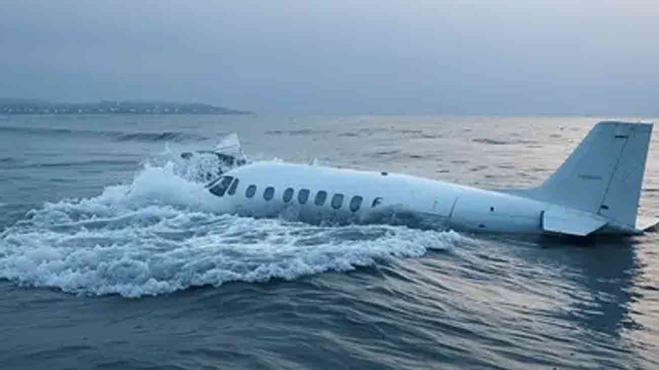 یو اے ای میں طیارہ سمندر میں گرگیا، پاکستانی پائلٹ جاں بحق The plane crashed into the sea in the UAE, the Pakistani pilot was killed