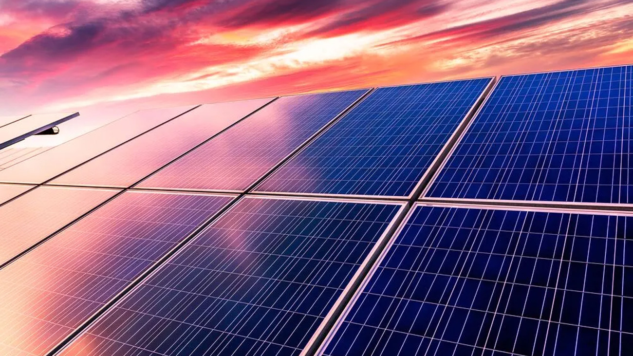 سولر پینلز کی قیمتوں میں ہزاروں روپے کمی Solar panel price drop Pakistan