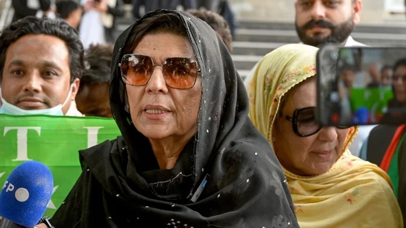 کسی کی ضرورت نہیں، اکیلے ہی اپنے بھائی کیلئے کافی ہیں: علیمہ خان بانی پی ٹی آئی عمران خان کی ہمشیرہ علیمہ خان نے کہا ہے کہ ہمیں کسی کی ضرورت نہیں، ہم اکیلی ہی اپنے بھائی کیلئے کافی ہیں اور انہیں رہا کرا کے رہیں گے