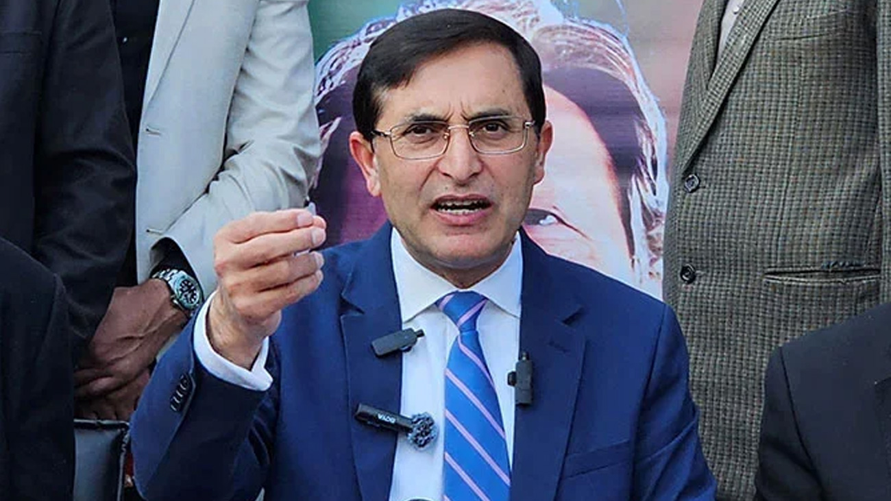 عمران خان نے کسی کو مذاکرات کی اجازت دی نہ اختیار دیا: بیرسٹر گوہر پاکستان تحریک انصاف کے چیئرمین بیرسٹر گوہر نے کہا ہے کہ بانی پی ٹی آئی عمران خان نے کسی کو مذاکرات دی اور نہ ہی کسی کو مذاکرات کا اختیار دیا ہے۔