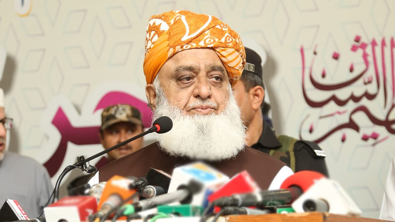 وفاق صوبے کے معدنی وسائل پر قبضہ کرنے کی کوشش کررہا ہے: مولانا فضل الرحمان جمعیت علمائے اسلام (ف) کے سربراہ مولانا فضل الرحمان نے کہا ہے کہ وفاق خیبرپختونخوا کے معدنی وسائل پر قبضہ کرنے کی کوشش کررہا ہے۔