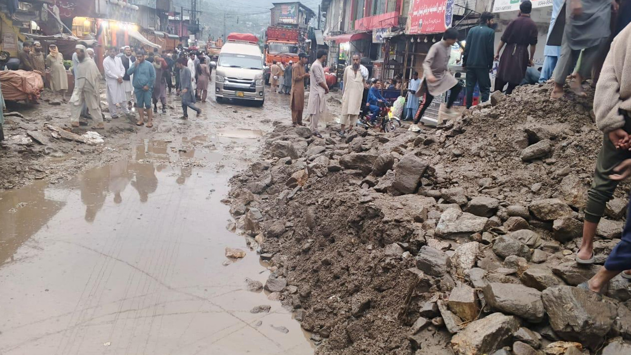 بٹگرام: سیلابی ریلے کے باعث بند شاہراہ قراقرم پر ٹریفک بحال طوفانی بارش کے نتیجے میں سیلابی ریلے سے بند ہونیوالی شاہراہ قراقرم کو جزوی طور پر ٹریفک کیلئے کھول دیا گیا۔