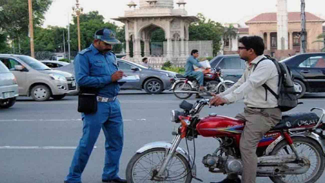 Lahore helmet seatbelt law