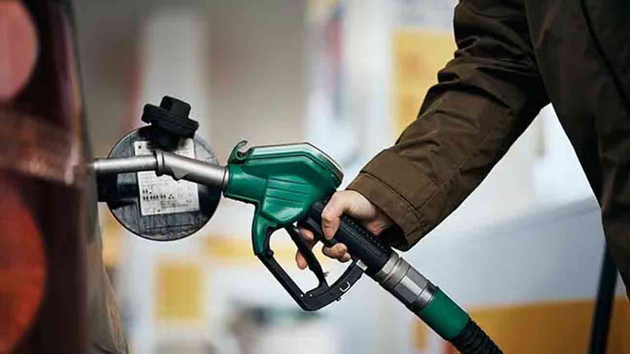 A man is pouring petrol into a car