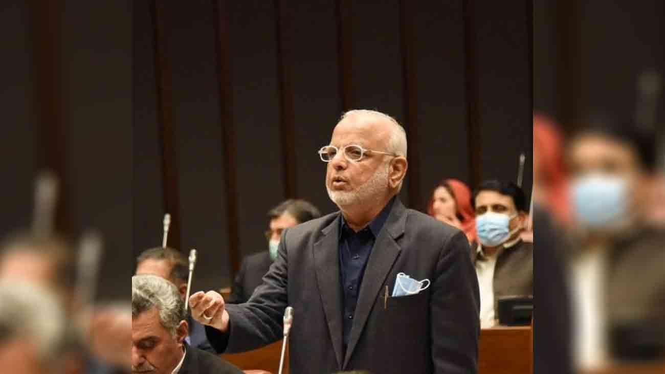 چیئرمین سینیٹ سید یوسف رضا گیلانی نے کوٹ لکھپت جیل میں 18 ماہ سے قید پاکستان تحریک انصاف (پی ٹی آئی) کے سینیٹر اعجاز احمد چودھری کے پروڈکشن آرڈر جاری کر دئیے