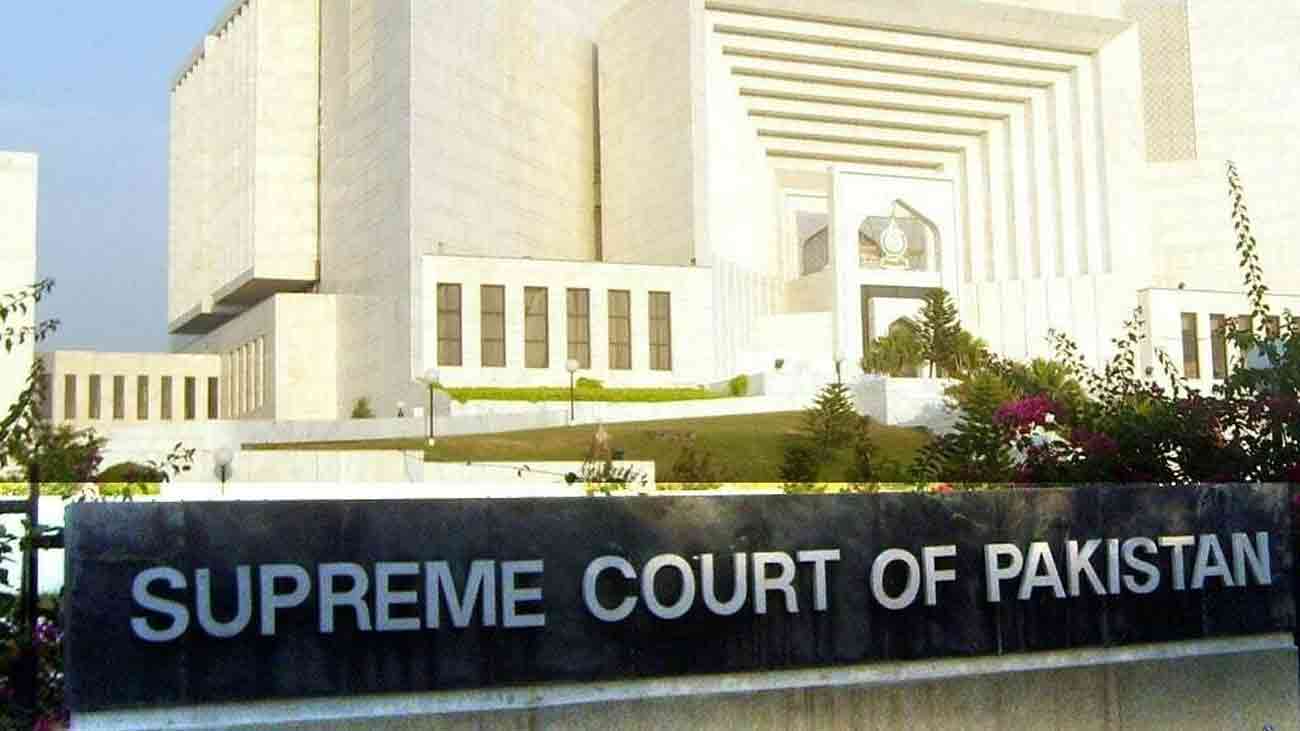 سپریم کورٹ میں دوران سماعت جسٹس جمال مندوخیل نے کہا کہ رضا ربانی نے خود عدالت میں بتایا تھا کہ ان کے ہاتھ پائوں بندھے ہوئے تھے، رضا ربانی کی اٹھارہویں ترمیم کیلئے بہت خدمات ہیں