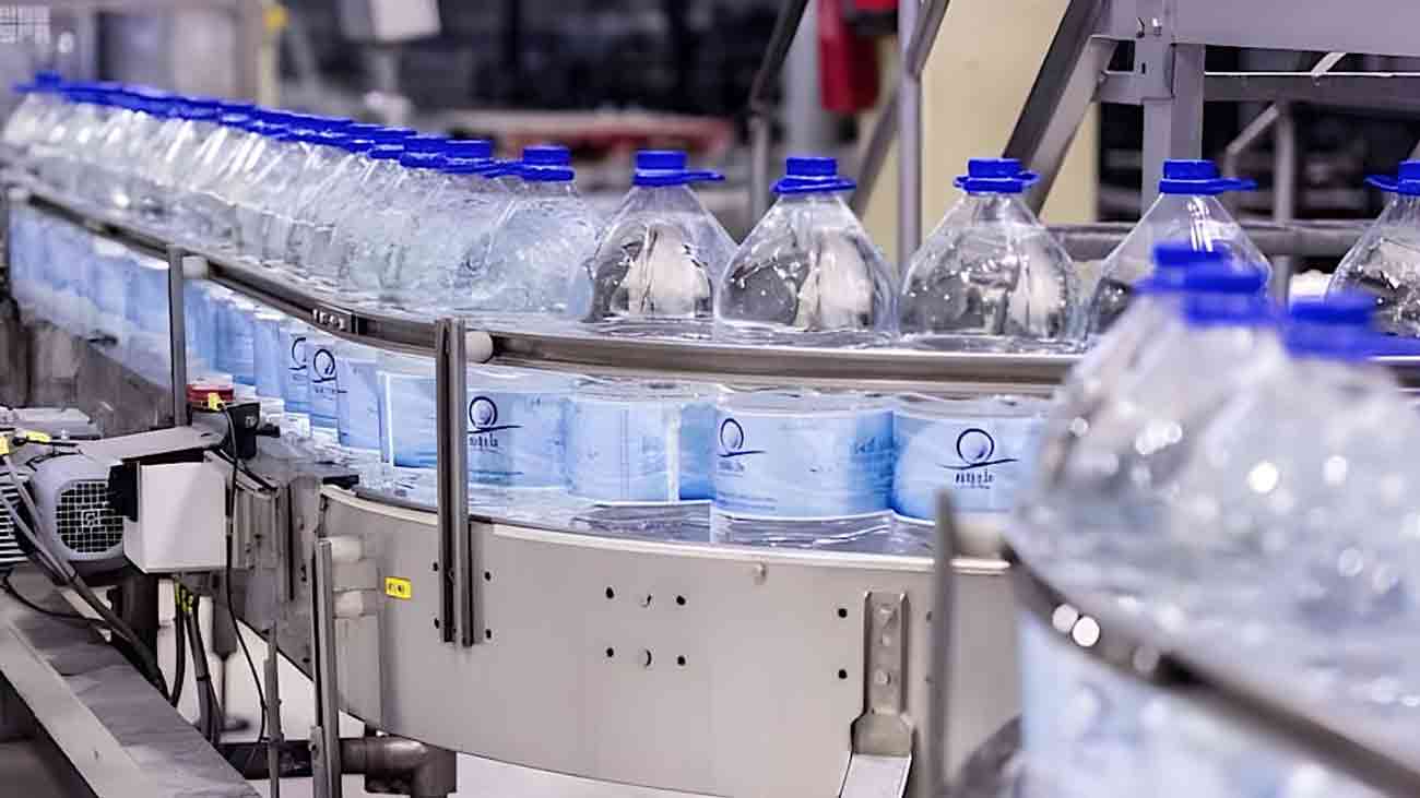 ترکی سے تعلق رکھنے والے شخص کو زم زم کا جعلی پانی فروخت کر کے لاکھوں ڈالرز کمانے پر پولیس نے گرفتار کرلیا