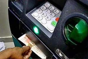 کمرشل بینکوں کے اے ٹی ایمز سے بھی جعلی نوٹ موصول ہونے لگے