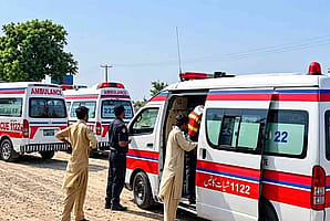 مسافر کوچ الٹنے سے 6 افراد جاں بحق، متعدد زخمی
