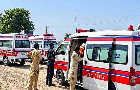 مسافر کوچ الٹنے سے 6 افراد جاں بحق، متعدد زخمی