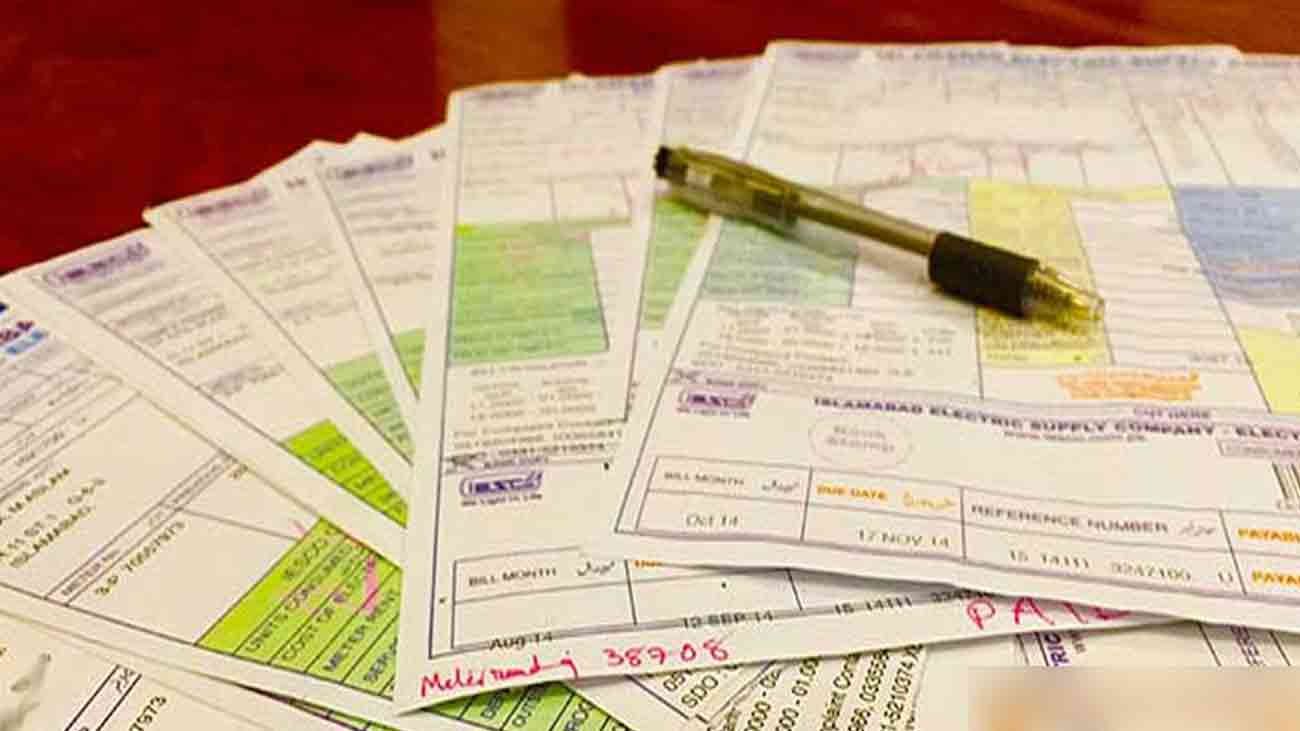 بجلی کے بل یا حکومتی ٹیکسوں کی لسٹ؟ Different Electricity Bills on Table.