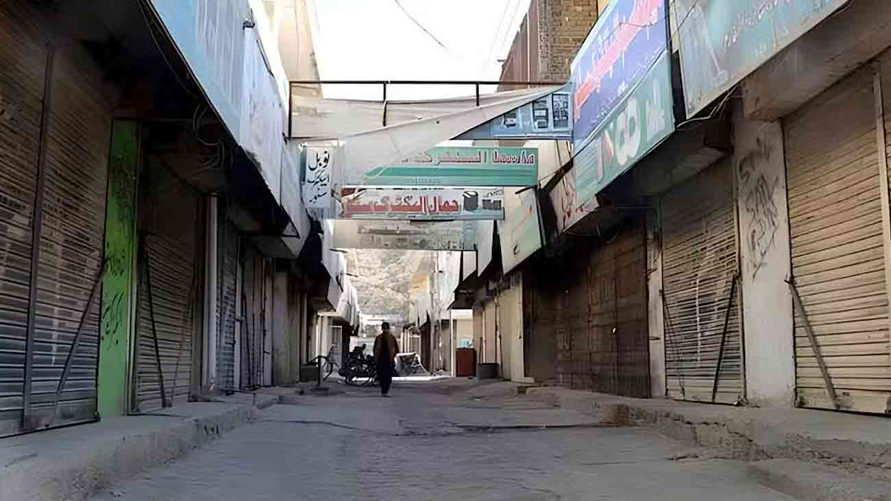 تاجر برادری کا ملک گیر شٹر ڈاؤن ہڑتال کا اعلان Whole market and shops were closed.