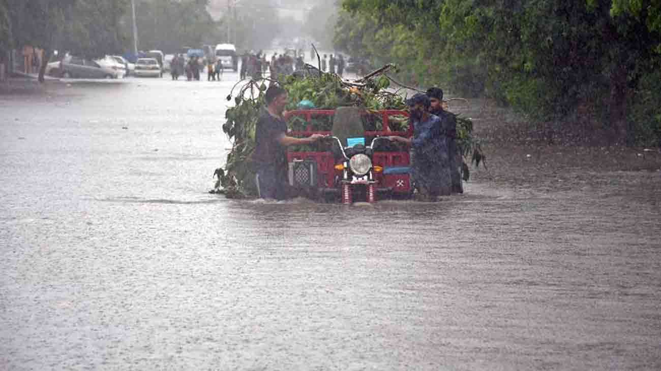 پاکستان میں مون سون کی طوفانی بارشیں: ایک اور الرٹ جاری Heavy Rain Cause Flood situation in Pakistani Cities.