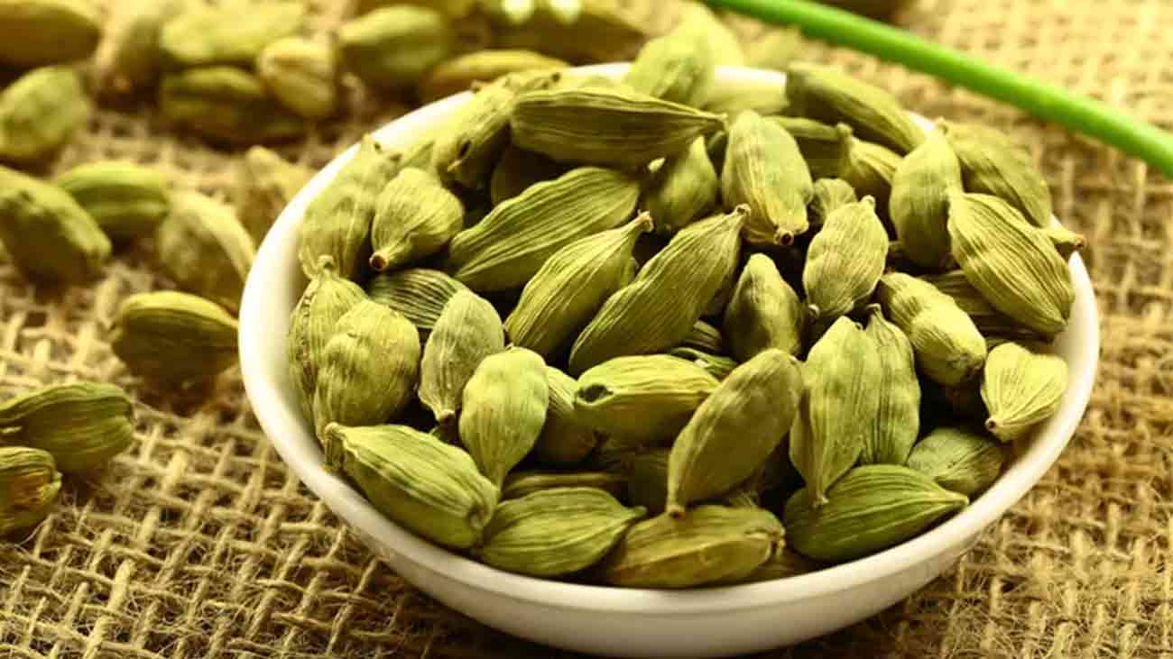  رات کو الائچی کھانے کے فوائد