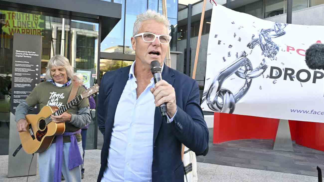 افغانستان میں آسٹریلوی فوج کے جنگی جرائم کے وسل بلور کو جیل بھیج دیا گیا