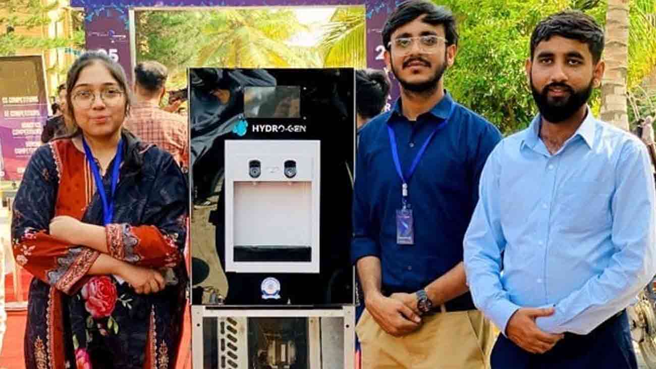 پاکستانی طلبا کا کارنامہ:ہوا کی نمی سے پینے کا پانی نکالنے والی مشین تیار