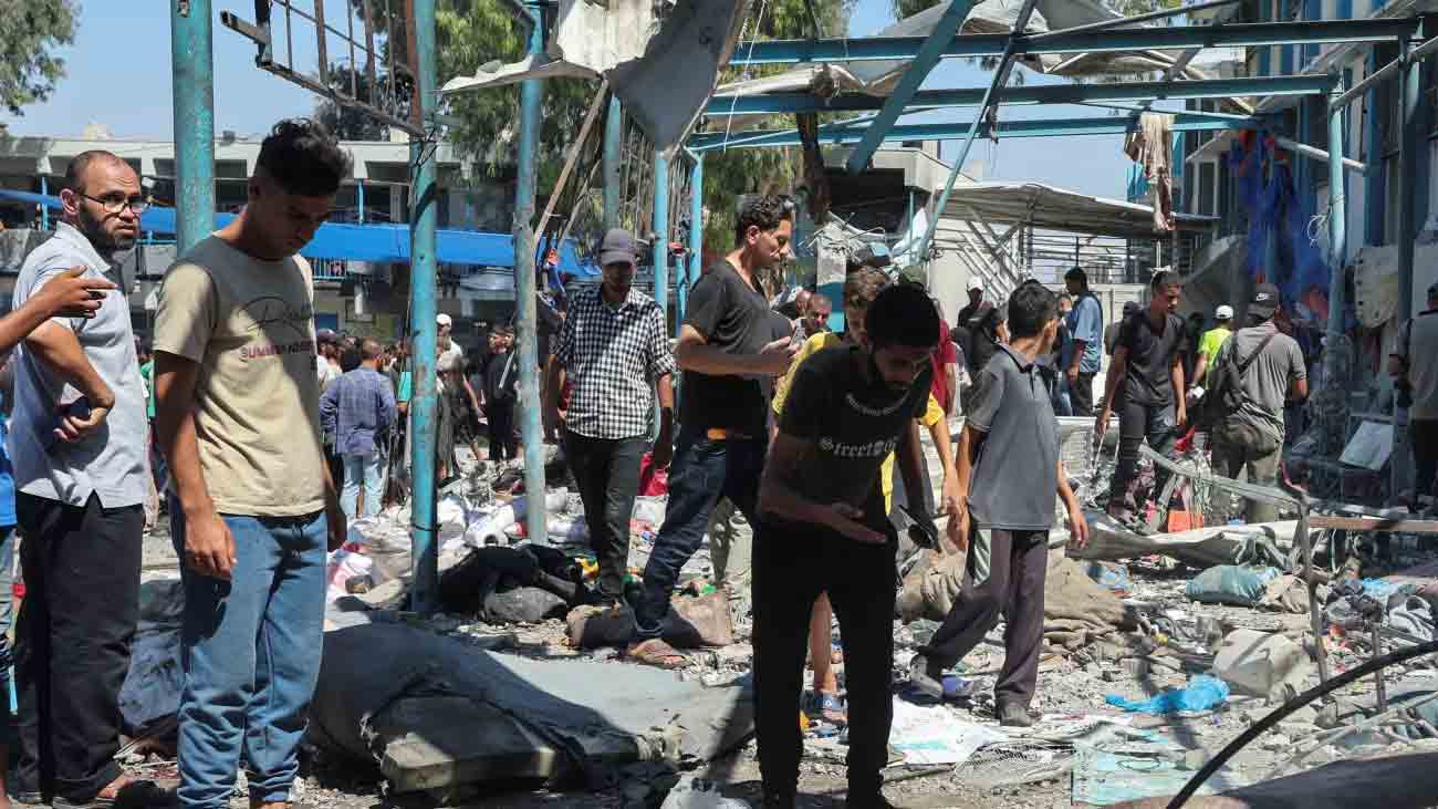 15 people were killed in an Israeli attack on a school in the Gaza Strip.