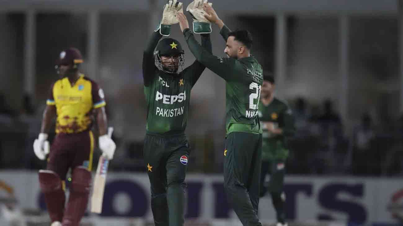 پہلا ٹی 20: پاکستان نے ویسٹ انڈیز کو شکست دیدی پاکستان نے سنسنی خیز مقابلے کے بعد ویسٹ انڈیز کو 14 رنز سے شکست دے دی