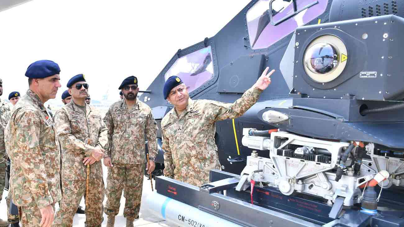 فیلڈ مارشل کا ملتان گیریژن کا دورہ، پاک فوج میں جدید ہیلی کاپٹر کی شمولیت فیلڈ مارشل جنرل سید عاصم منیر نے ملتان گیریژن کا دورہ کیا جہاں انہوں نے فارمیشن کی اعلیٰ تیاریوں اور پیشہ ورانہ معیار پر اطمینان کا اظہار کیا