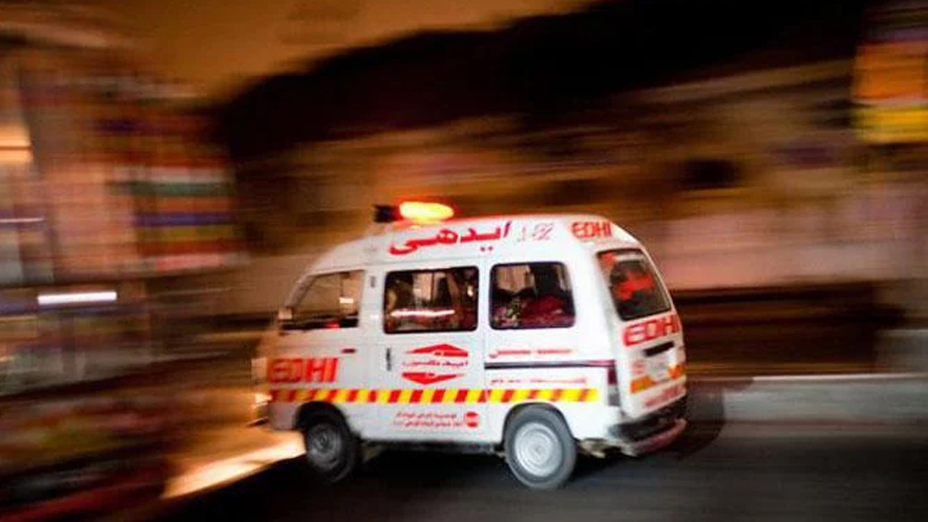 جھنگ: کھانا نہ گرم کرنے پر بھائی نے بہن کو قتل کر دیا جھنگ میں کھانا گرم نہ کرنے پر بھائی نے بہن کو موت کے گھاٹ اتاردیا۔