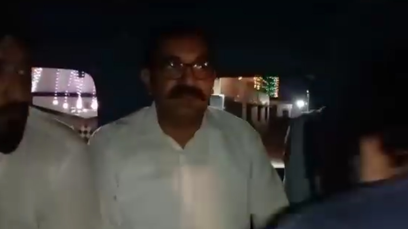 سندھ کے ضلع ٹنڈوالہیار میں پاکستان تحریک انصاف (پی ٹی آئی) کے ضلعی صدر ایڈووکیٹ نہال لاشاری کو گرفتار کر لیا گیا جبکہ انصاف ہاؤس کو بند کردیا گیا۔