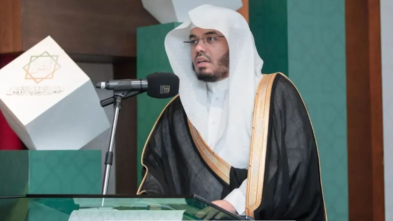 مسجد الحرام کے خطیب اور امام شیخ یاسرالدوسری نے سوشل میڈیا صارفین کو بغیر تصدیق کے خبریں نہ کرنے کا مشورہ دیا ہے۔