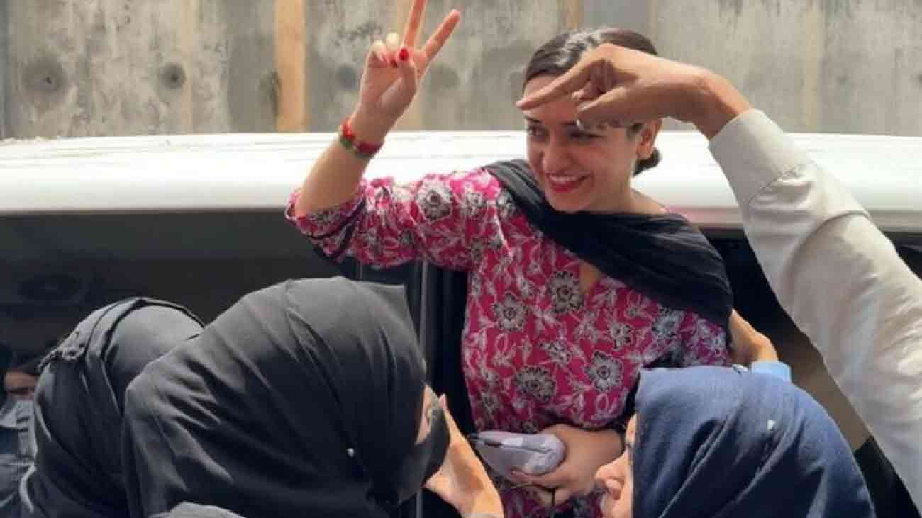 راجہ بشارت، صنم جاوید کی عبوری ضمانتیں خارج جوڈیشل مجسٹریٹ شائستہ کنڈی کی عدالت نے 5 اگست احتجاج پر درج مقدمہ میں گرفتار پی ٹی آئی کی 7 خواتین کارکنوں کی ضمانت بعد از گرفتاری کی درخواستیں منظور کرلیں