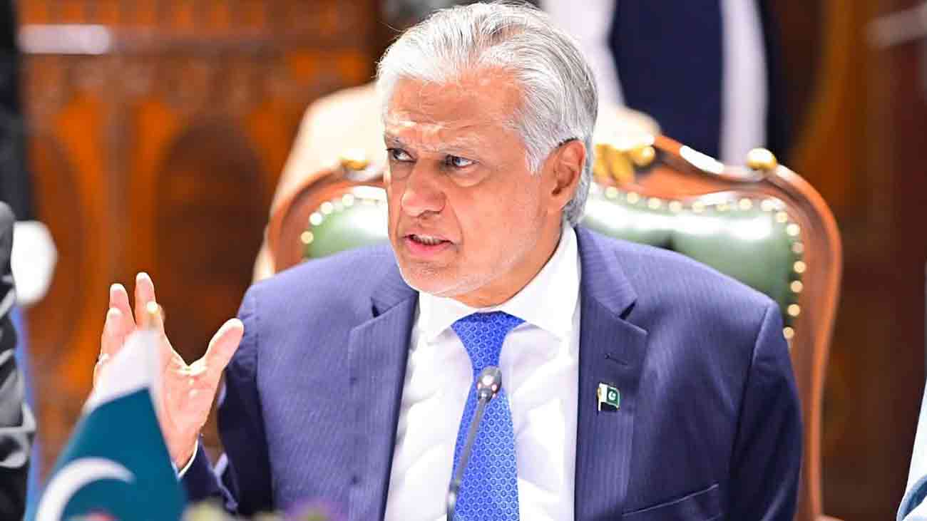 حکومت اپنی مدت پوری کرے گی، افواہوں پر یقین نہ کریں: اسحاق ڈار نائب وزیراعظم اسحاق ڈار نے کہا ہے کہ حکومت اپنی مدت پوری کرے گی، افواہوں پر یقین نہ کریں، سیاسی استحکام کے لیے کوشش کر رہے ہیں