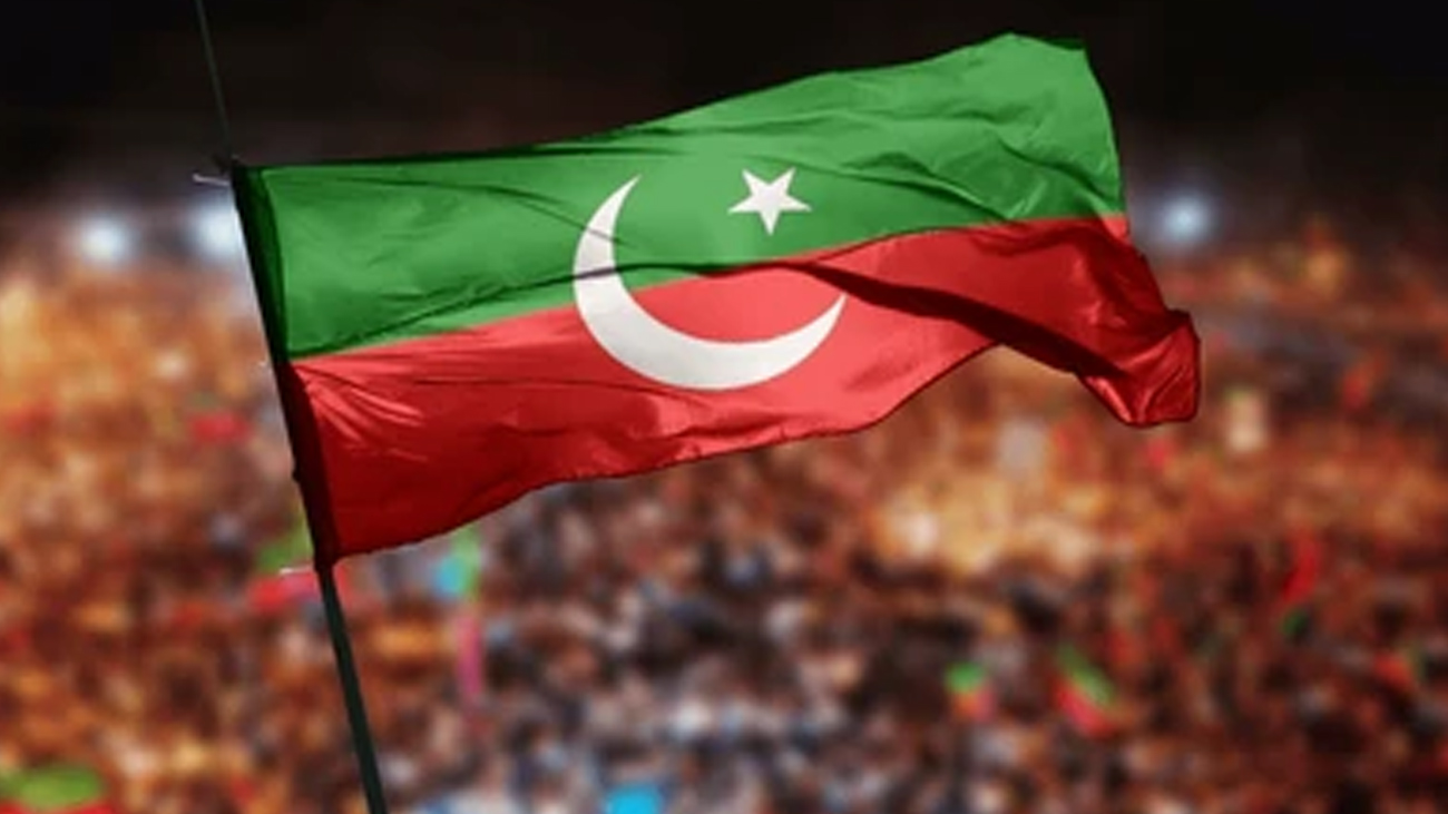 پی ٹی آئی کی پارلیمانی کمیٹی کے اراکین نے قیادت کو آڑے ہاتھوں لے لیا پاکستان تحریک انصاف (پی ٹی آئی) کی پارلیمانی کمیٹی کے اجلاس میں اراکین اسمبلی نے پارٹی قیادت کو آڑے ہاتھوں لے لیا۔