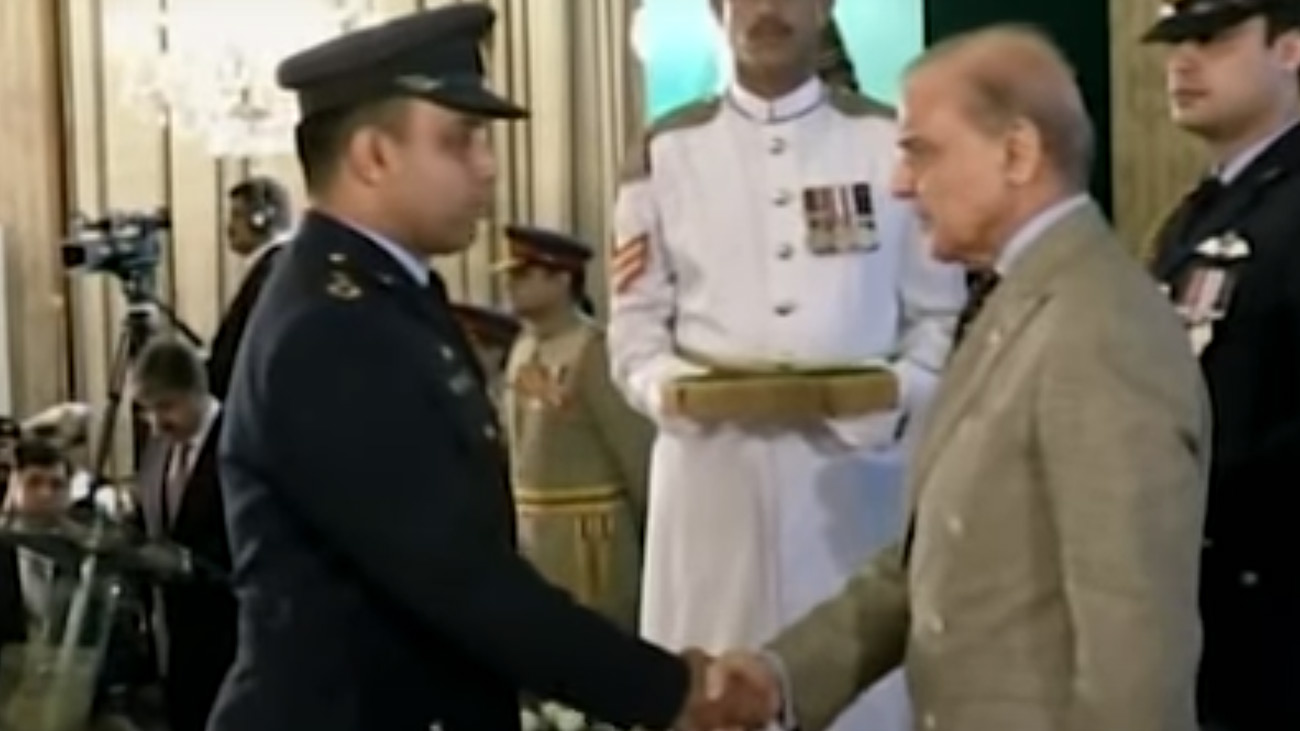حالیہ پاک بھارت جنگ کے دوران بھارت کے دفاعی نظام ایس 400 کو ملیا میٹ کرنے والے بہادر پائلٹ پہلی بار سامنے آگئے۔