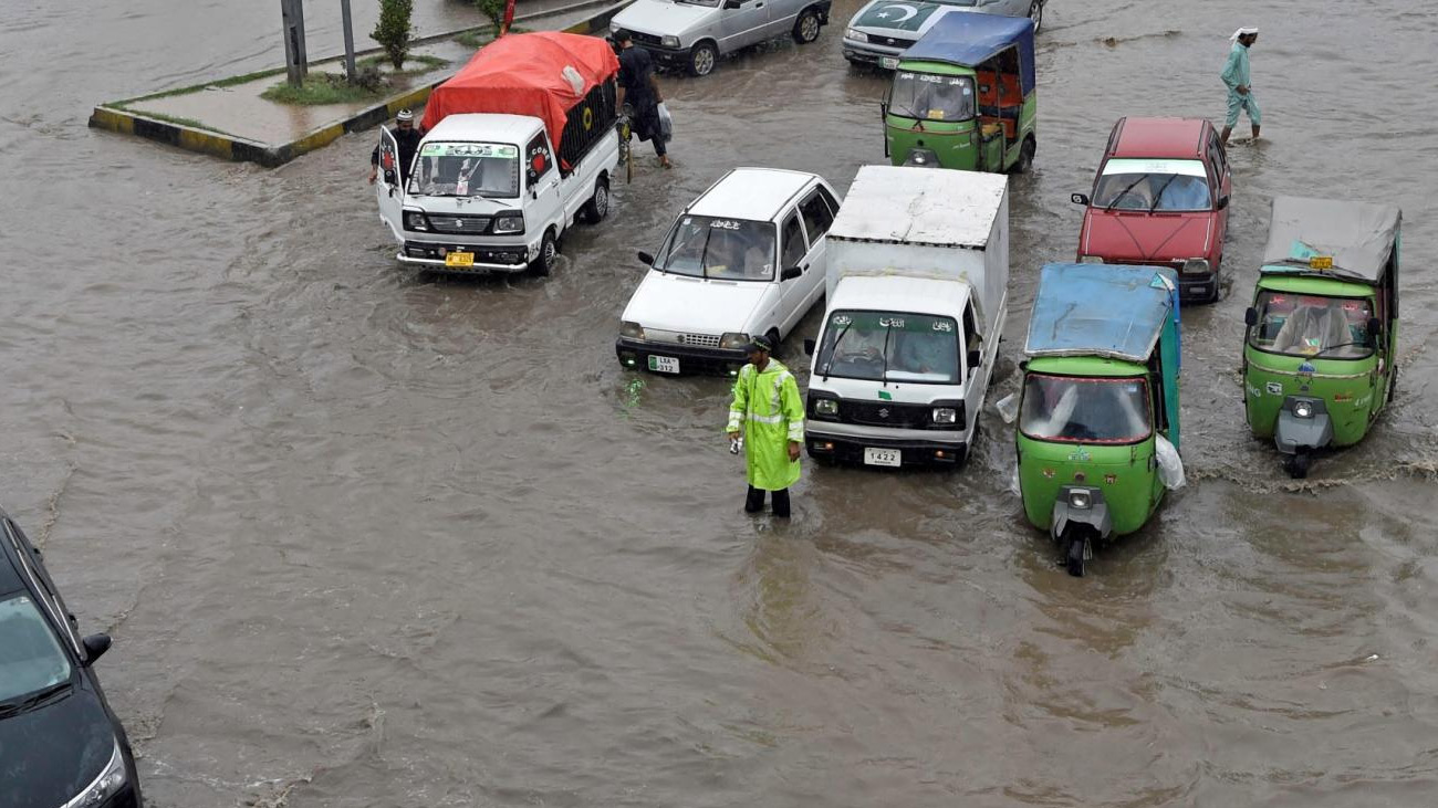  نیشنل ڈیزاسٹر مینجمنٹ اتھارٹی (این ڈی ایم اے) نے ملک میں پہلے سے زیادہ شدت کے مون سون کے تین سپیلز کی پیشگوئی کرتے ہوئے اربن فلڈنگ کا خدشہ ظاہر کردیا۔