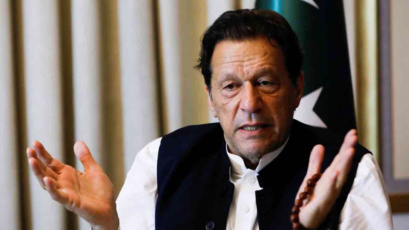 عمران خان کی ضمانتوں کا کیس،پھر کل کی تاریخ پڑ گئی سپریم کورٹ میں بانی پاکستان تحریک انصاف (پی ٹی آئی) و سابق وزیراعظم عمران خان کی 9 مئی کے کیسز میں ضمانت کے لیے 8 درخواستوں پر سماعت کل تک ملتوی کر دی گئی