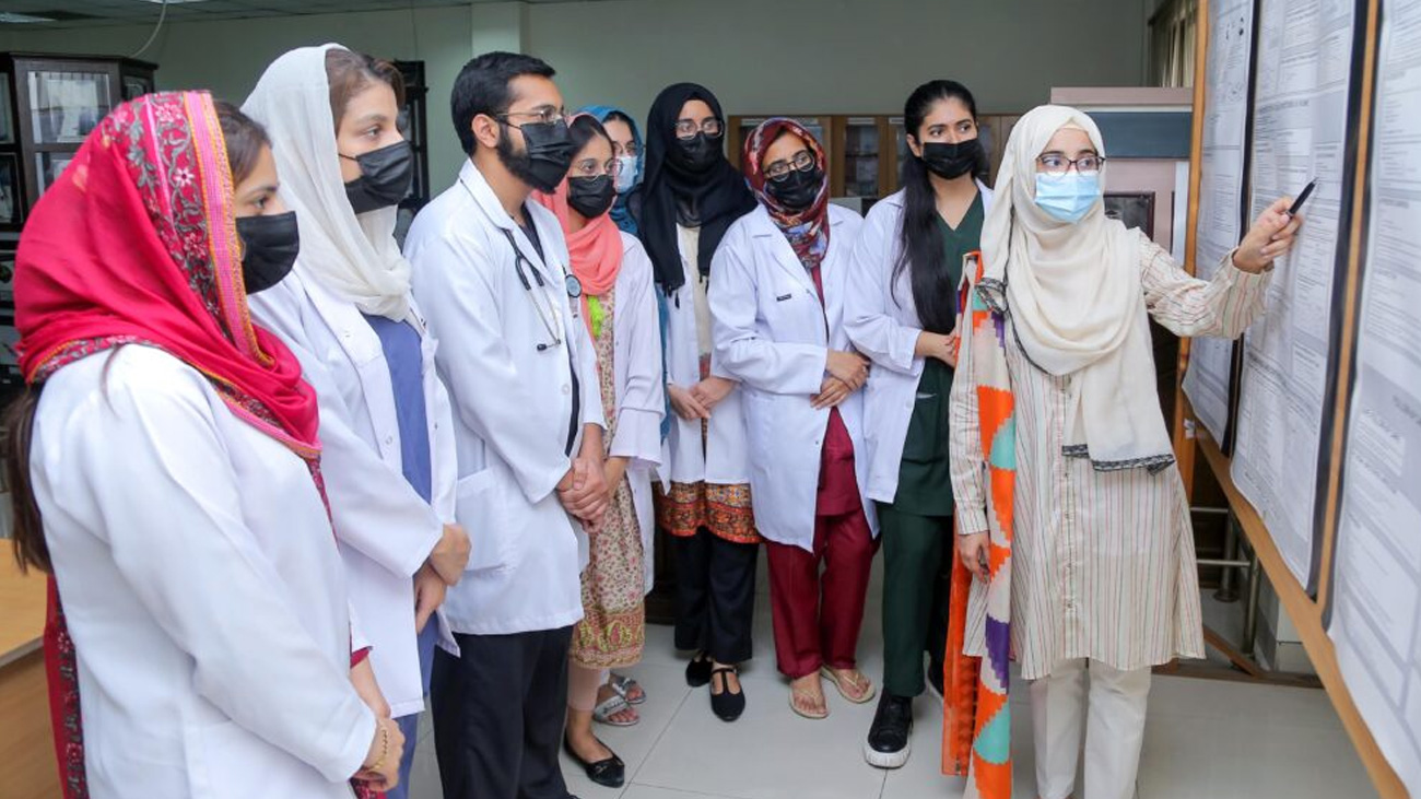 پنجاب: سرکاری میڈیکل کالجز میں ایم بی بی ایس کی سیٹوں میں اضافے کا فیصلہ پنجاب حکومت نے سرکاری میڈیکل کالجز میں ایم بی بی ایس کی سیٹوں میں اضافے کا فیصلہ کر لیا۔