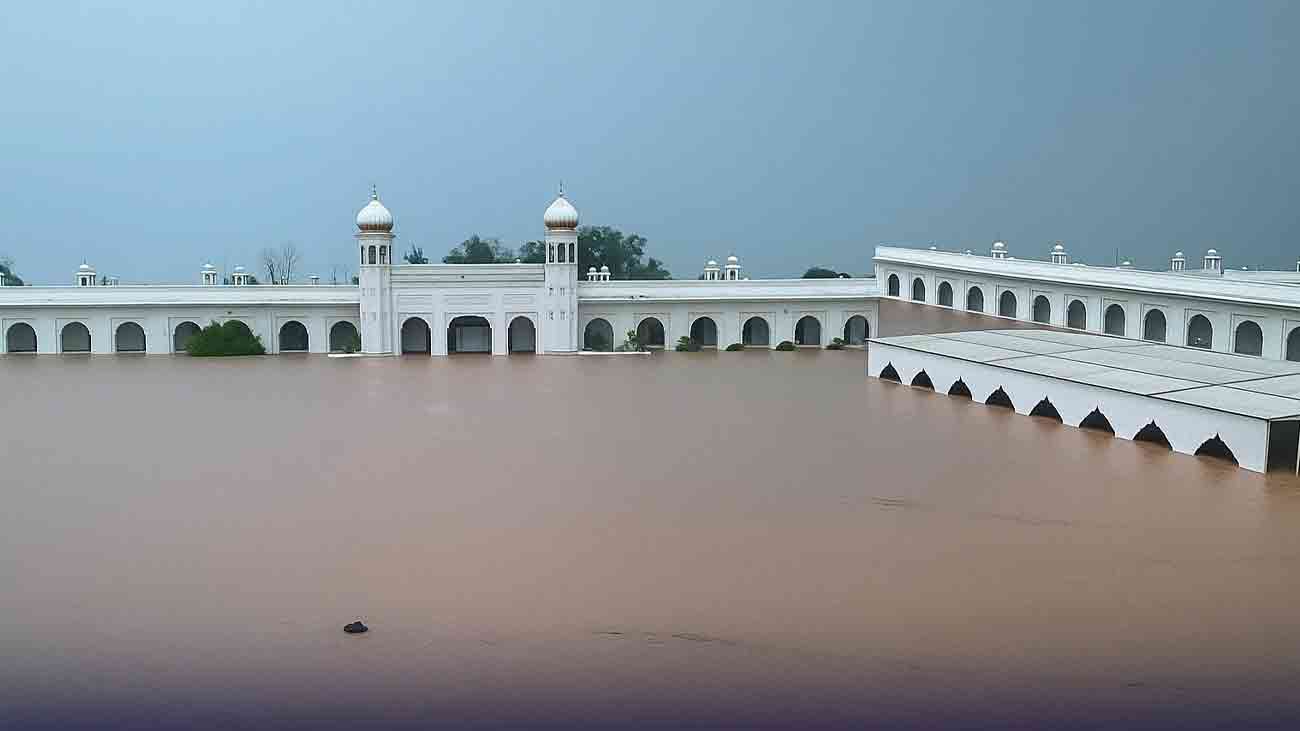 کرتارپور کے قریب دریائے راوی کا حفاظتی بند ٹوٹا، پانی گردوارہ میں داخل Kartarapur flood Ravi River