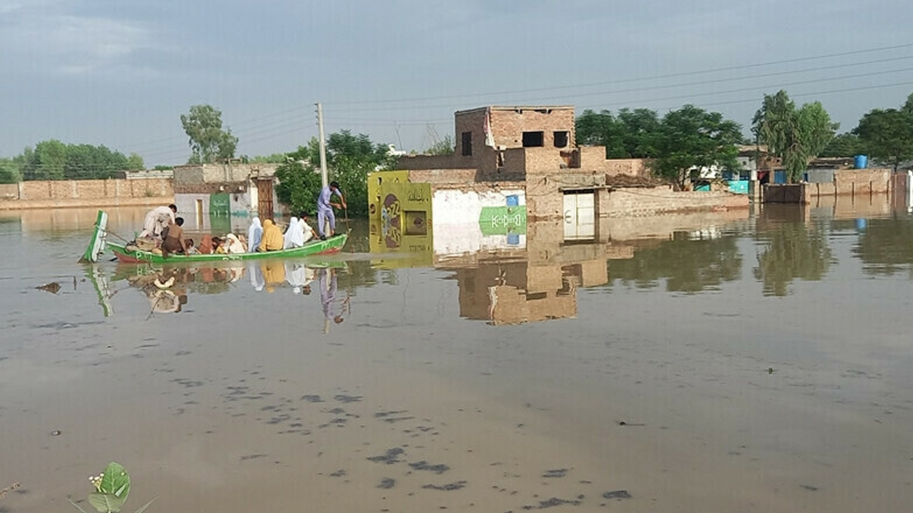 گجرات :پی ٹی آئی صدر پرویز الہٰی کی ہدایت پر سیلاب متاثرہ علاقوں میں ریسکیو آپریشن مرکزی صدر پی ٹی آئی و سابق وزیراعلیٰ پنجاب چودھری پرویزالٰہی اور سابق وفاقی وزیر چودھری مونس الٰہی کی خصوصی ہدایات پر گجرات کے سیلاب سے متاثرہ علاقوں میں امدادی سرگرمیاں اور ریسکیو آپریشن جاری ہے۔