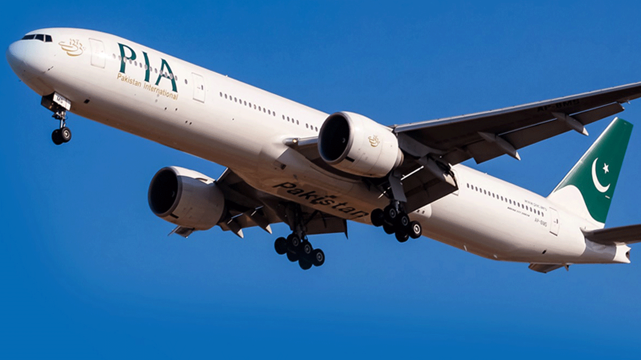 سیالکوٹ ایئرپورٹ کے اطراف سیلابی صورتحال، فلائٹ آپریشن معطل PIA flight diversion