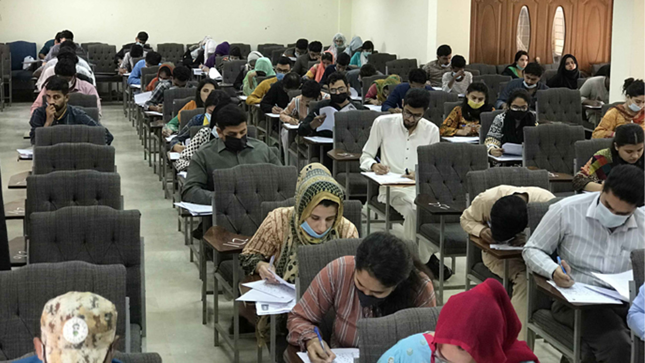 پنجاب یونیورسٹی نے ایل ایل بی کے سالانہ امتحانات ملتوی کردیے پنجاب یونیورسٹی نے 11 ستمبر سے شروع ہونے والے ایل ایل بی کے سالانہ امتحانات ملتوی کر دیے۔