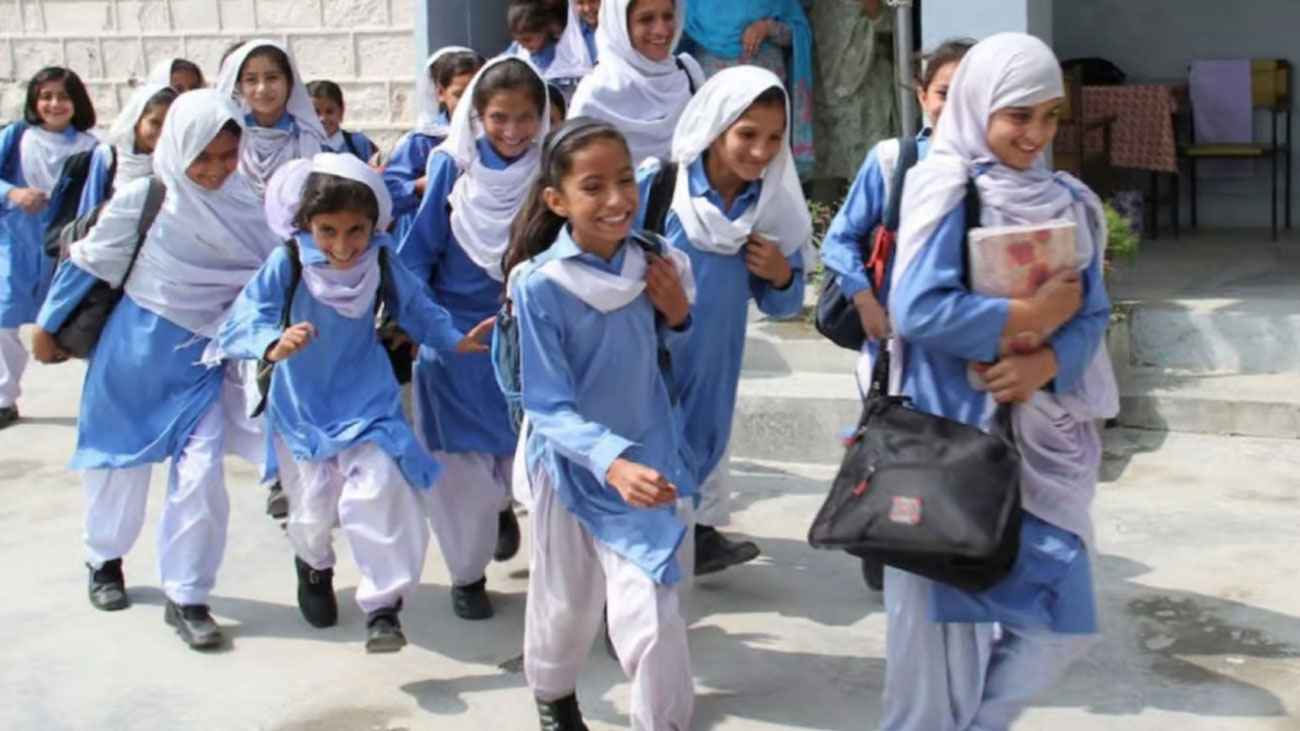 سیلاب سے متاثرہ علاقوں کے سکول غیر معینہ مدت کیلئے بند Flood affected schools Punjab