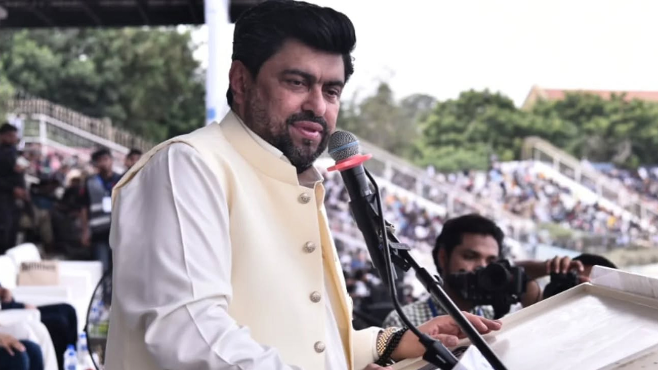 گورنر سندھ کا بذریعہ قرعہ اندازی 24 نوجوانوں کو دبئی کے ٹکٹ دینے کا اعلان گورنر سندھ کامران ٹیسوری نے بذریعہ قرعہ اندازی 24 خوش نصیب نوجوانوں کو دبئی کے ٹکٹس دینے کا اعلان کردیا۔