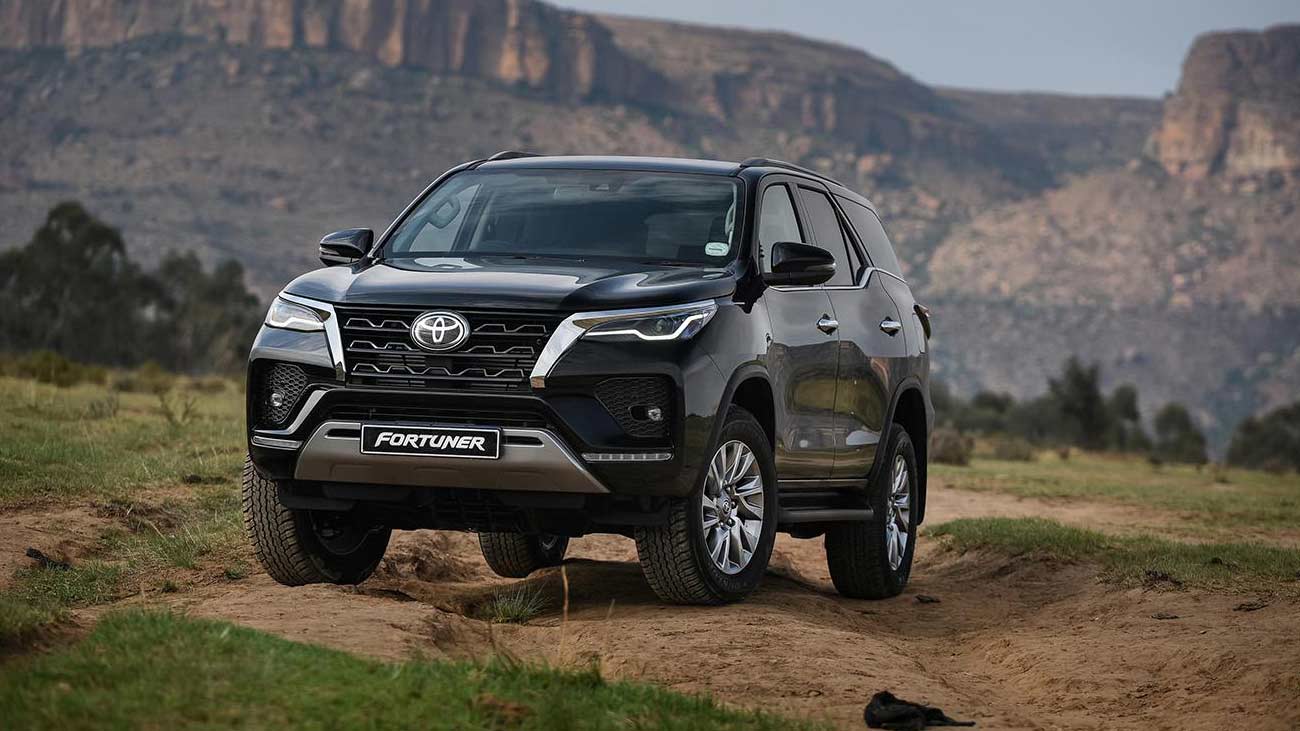 معروف آٹو کمپنی ٹویوٹا نے اپنے مقبول برانڈ فارچیونر کی قیمتوں میں لاکھوں روپے کی کمی کر دی۔