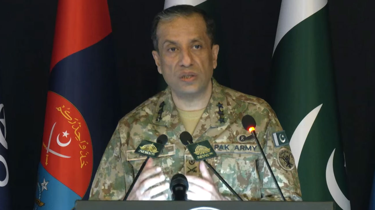 ترجمان پاک فوج لیفٹیننٹ جنرل احمد شریف چودھری نے کہا ہے کہ ایک سزا یافتہ شخص پاک فوج کے خلاف بیانیہ بنا رہا ہے، اس کی سیاست ختم ہو چکی ہے۔