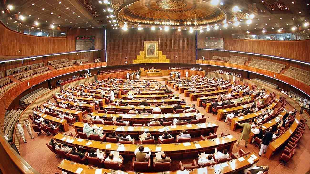 قومی اسمبلی اجلاس کے دوران ایوان میں دلچسپ صورتحال پیدا ہو گئی، سپیکر کے چٹکلے سے ایوان میں قہقہوں کا طوفان آگیا۔