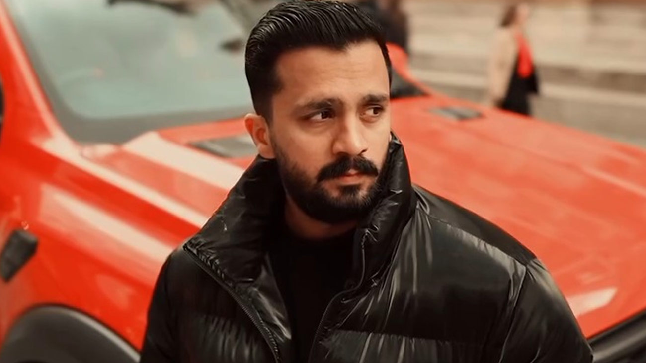 برطانیہ نے معروف پاکستانی یو ٹیوبر رجب بٹ کو ملک بدر کر دیا۔