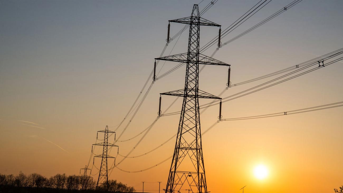 حکومت نے بجلی صارفین کو معمولی ریلیف دیتے ہوئے فی یونٹ قیمت میں کمی کر دی۔