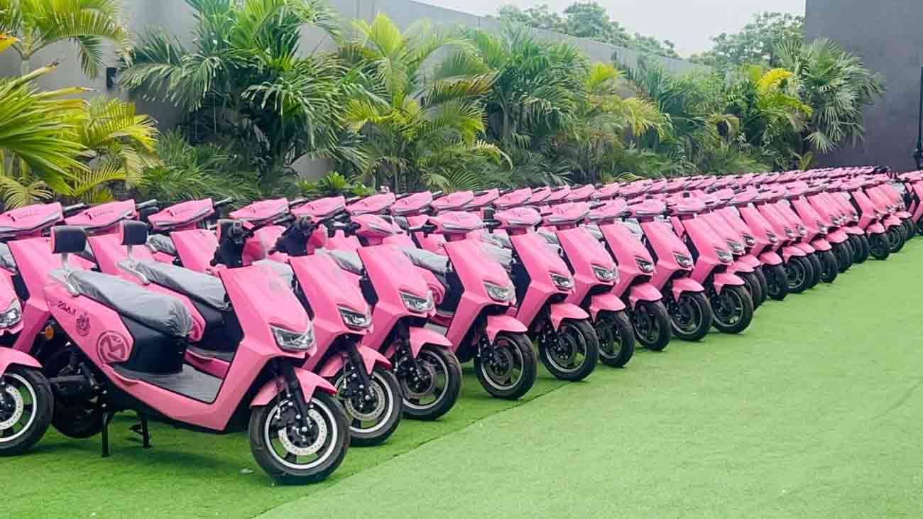 خواتین کے لیے مفت پنک الیکٹرک اسکوٹیز کی رجسٹریشن کا آغاز