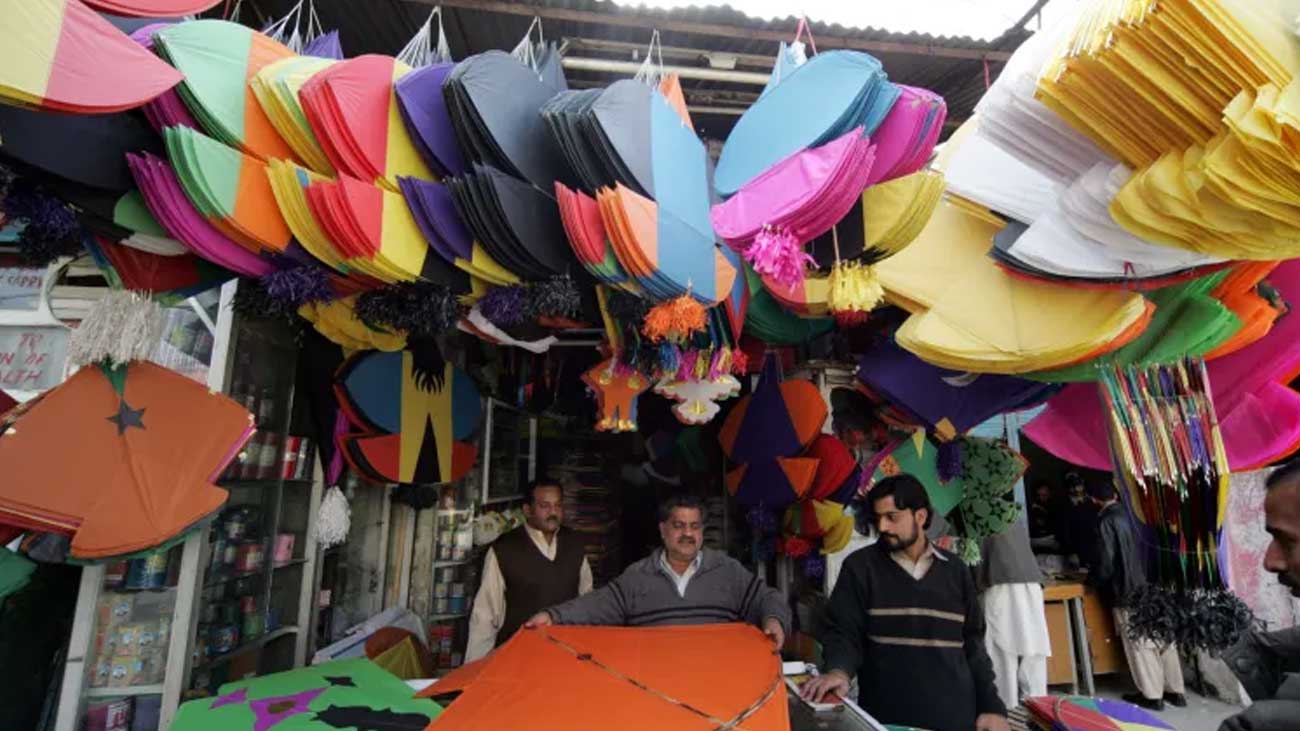 بسنت میلہ: پتنگ سازوں کی رجسٹریشن فیس مقرر