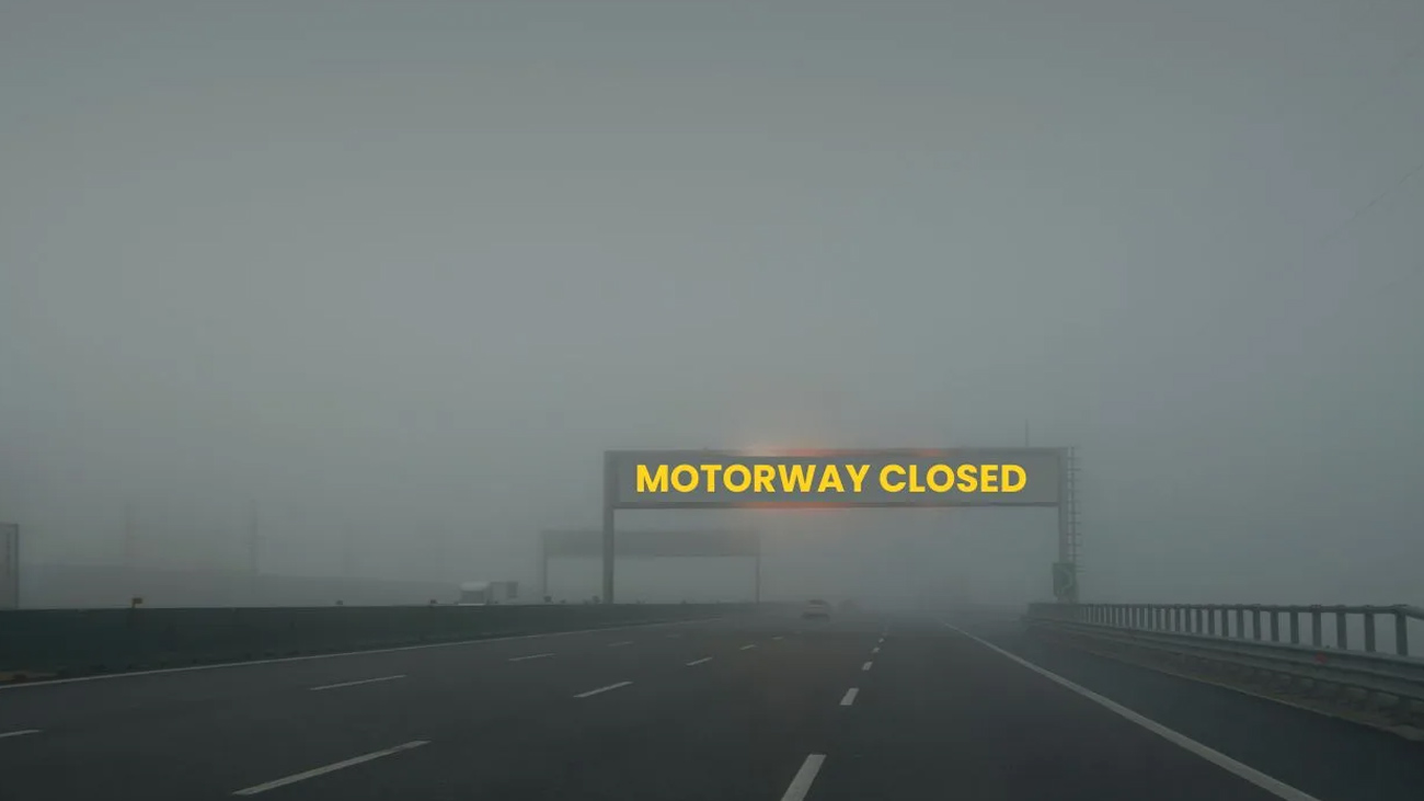 پنجاب کے مختلف اضلاع میں شدید کے باعث حد نگاہ صفر ہونے پر موٹروے کو مختلف مقامات سے ٹریفک کے لیے بند کر دیا گیا۔