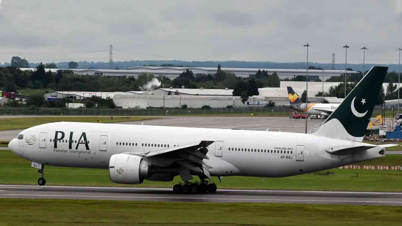 قومی ایئر لائن پی آئی اے کی جدہ سے لاہور آنے والی پرواز حادثے سے بال بال بچ گئی۔