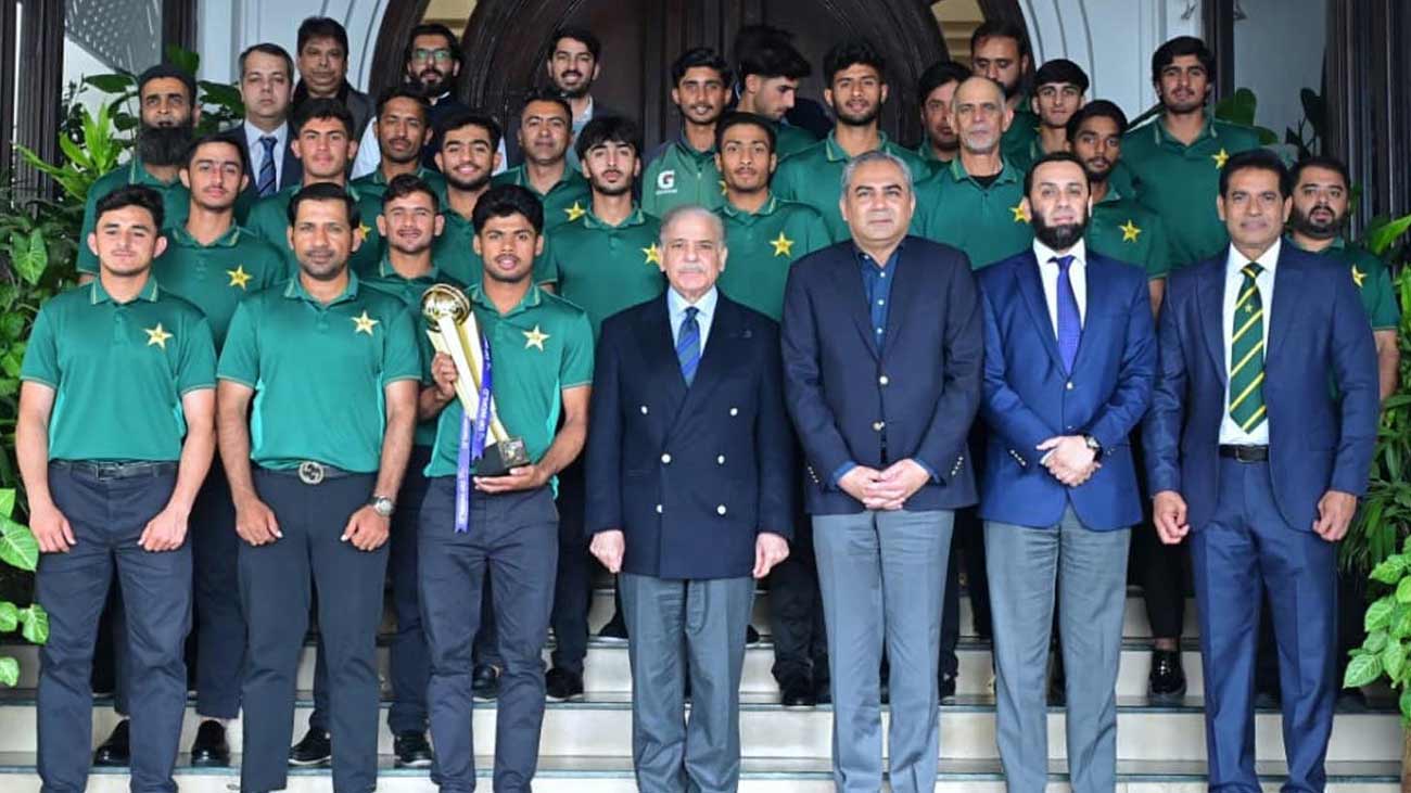 وزیراعظم شہباز شریف نے انڈر 19 ایشیا کپ کے فاتح شاہینوں کیلئے ایک، ایک کروڑ روپے انعام کا اعلان کر دیا۔